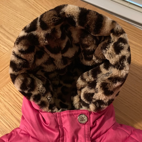 Girls coat pink and hardly used, super comfy. Hoodie. Size 4/5 - Picture 9 of 17